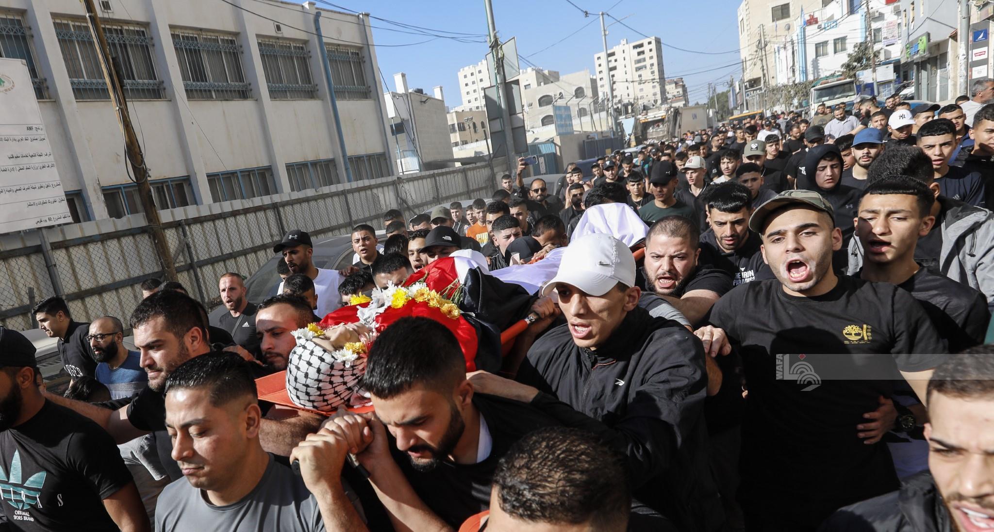 تشييع جثمان الشهيد الطفل أحمد غالب مطير في مخيم قلنديا شمال القدس المحتلة في 25 تشرين الأول/أكتوبر 2023 (تصوير: بهاء نصر/وفا)